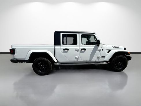 Used 2022 Jeep Gladiator Sport AWD/4WD image 2