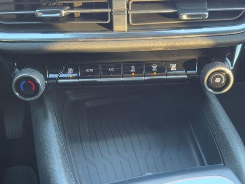 New 2026 Chevrolet Equinox EV LT image 18