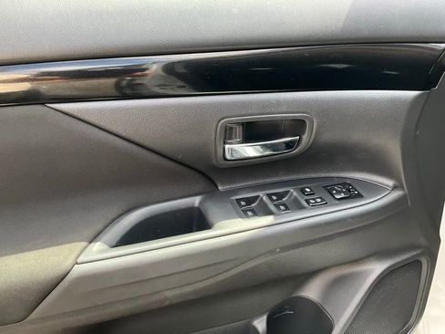 Used 2019 Mitsubishi Outlander ES AWD/4WD image 17