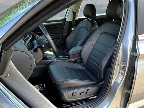 Used 2024 Volkswagen Jetta SE FWD image 23