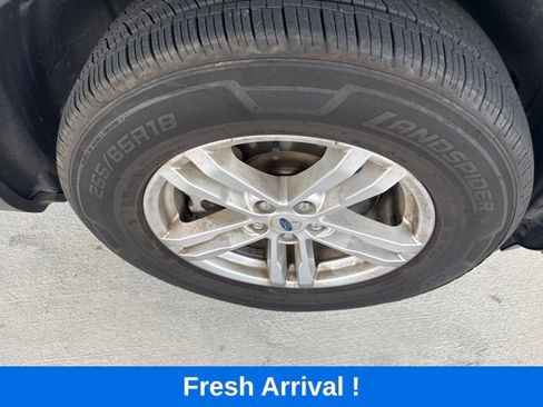 Used 2023 Ford Explorer XLT w/ Equipment Group 202A AWD/4WD image 23