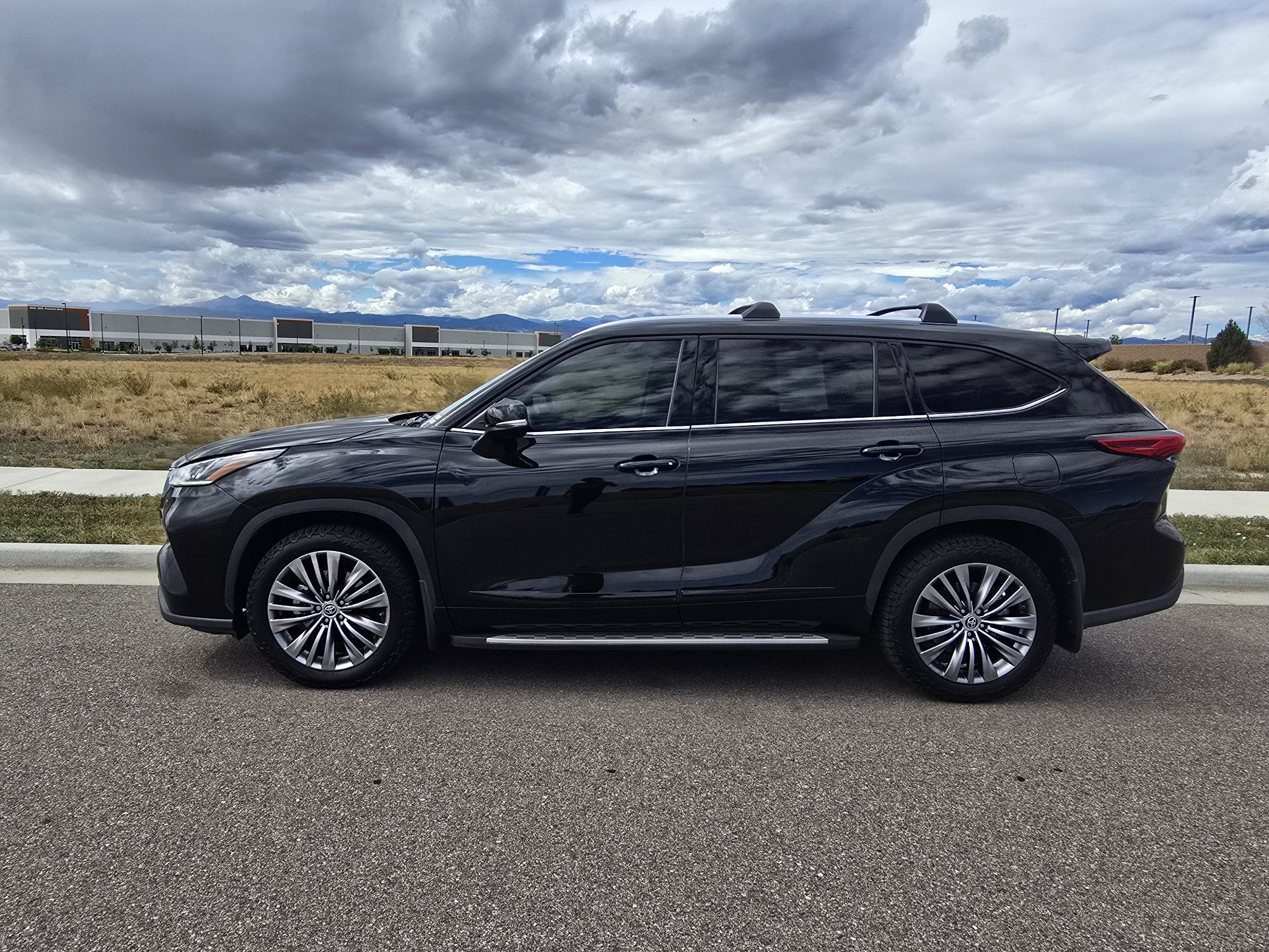 Used 2021 Toyota Highlander Platinum AWD/4WD image 2
