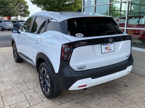 Used 2026 Nissan Kicks SV w/ SV Premium Package AWD/4WD image 5