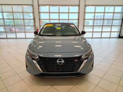 Used 2025 Nissan Sentra SR FWD image 9
