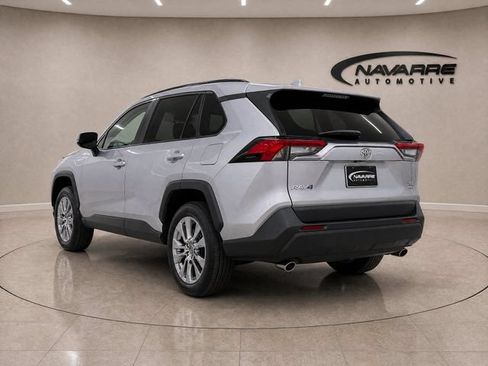 Used 2022 Toyota RAV4 XLE Premium FWD image 6