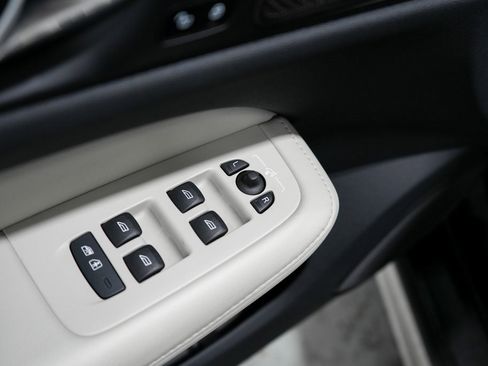 Used 2023 Volvo V60 B5 Cross Country Ultimate w/ Climate Package image 30