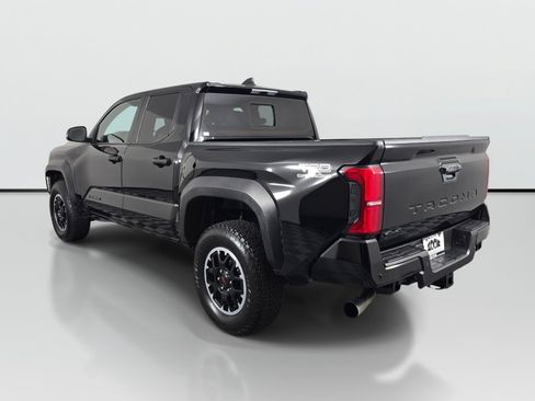 Used 2024 Toyota Tacoma TRD Off-Road w/ TRD Off Road Upgrade Package AWD/4WD image 4
