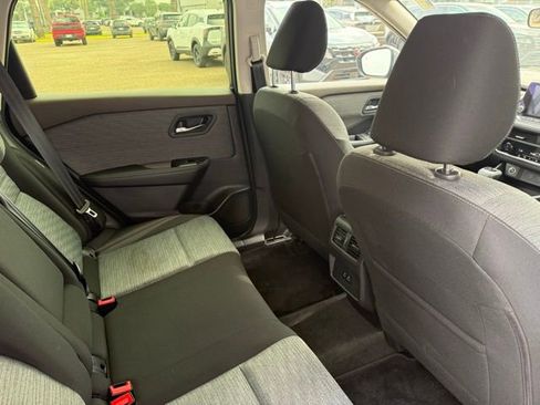 Certified 2023 Nissan Rogue SV FWD image 17