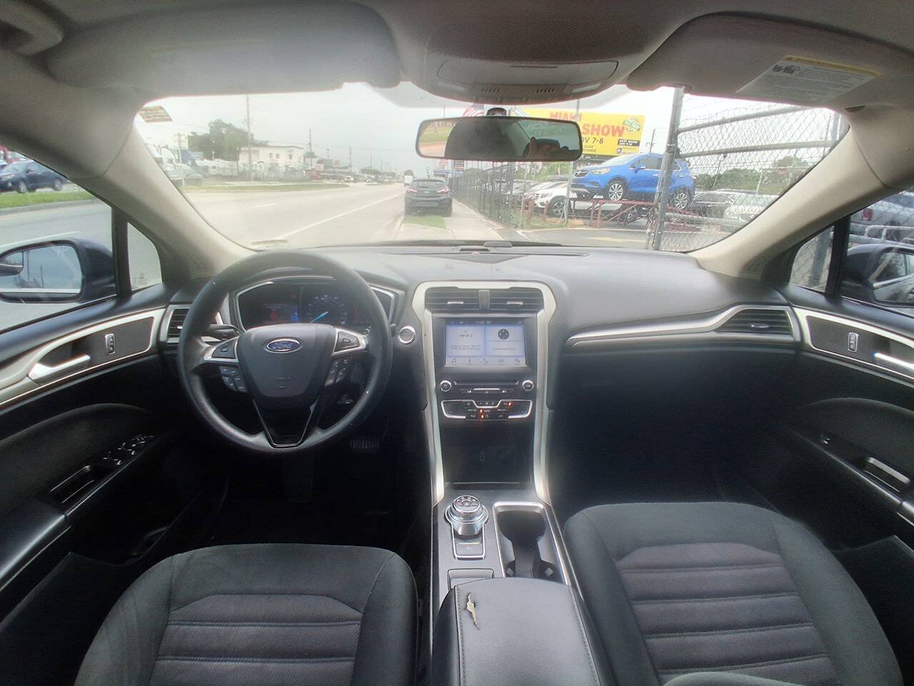 Used 2017 Ford Fusion SE w/ Fusion SE Technology Package FWD image 14