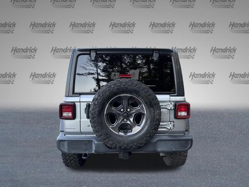 Used 2019 Jeep Wrangler Sport AWD/4WD image 9