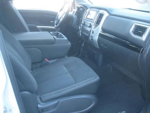 Used 2018 Nissan Titan SV AWD/4WD image 24