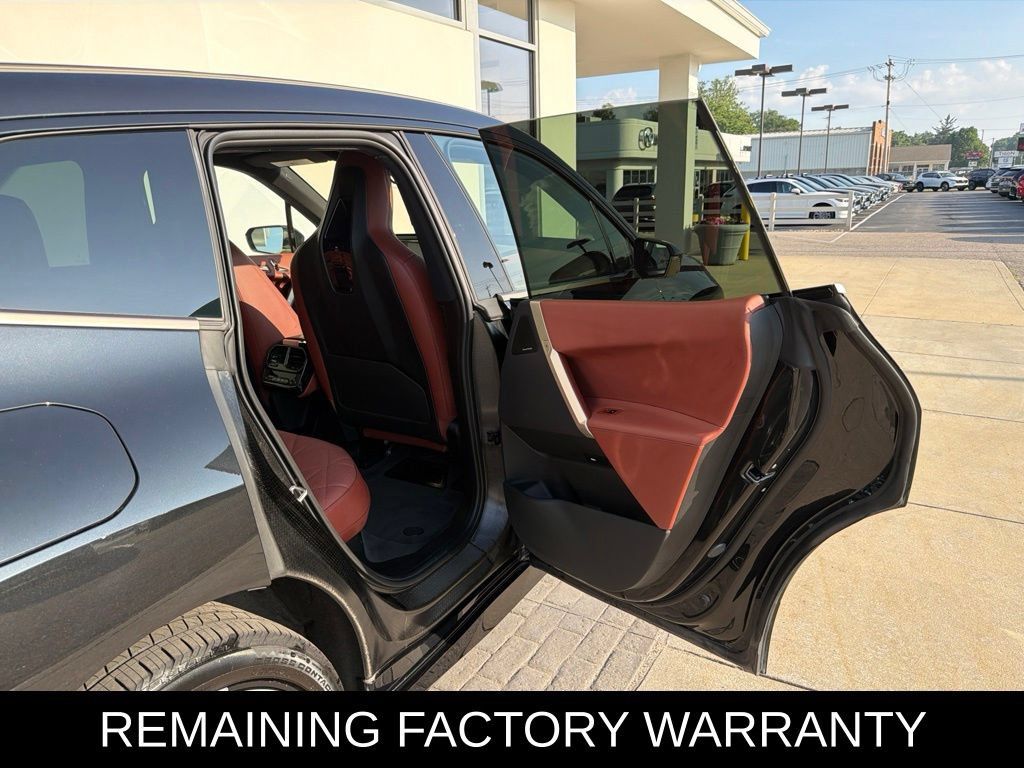 Used 2024 BMW iX xDrive50 w/ Premium Package AWD/4WD image 16