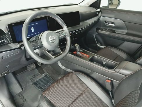 Used 2025 Nissan Kicks SR w/ SR Premium Package AWD/4WD image 17