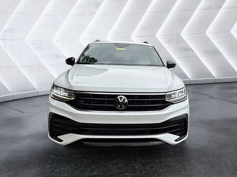 Certified 2024 Volkswagen Tiguan SE R-Line AWD/4WD image 2