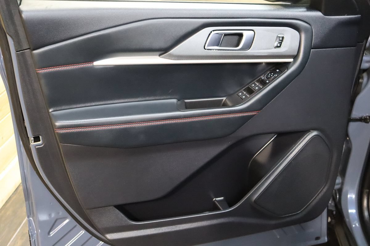 Used 2025 Ford Explorer ST-Line RWD image 27