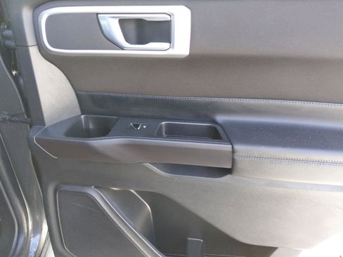 Used 2020 Ford Explorer XLT image 18