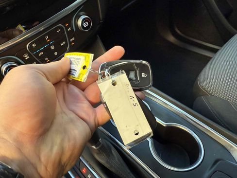 Used 2018 Chevrolet Traverse LT w/ LPO, Black Accent Package image 44