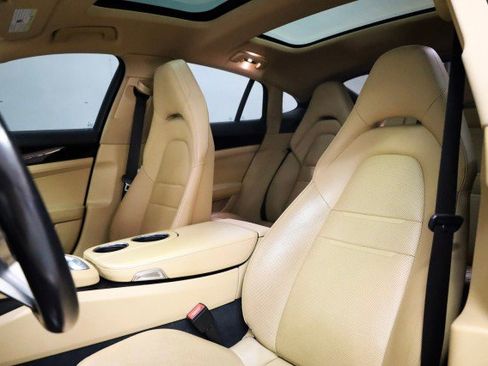 Used 2019 Porsche Panamera w/ Premium Package image 8