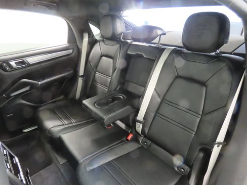 Certified 2023 Porsche Cayenne Platinum Edition AWD/4WD image 41