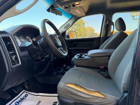 Used 2018 RAM 2500 Tradesman w/ Chrome Appearance Group image 21