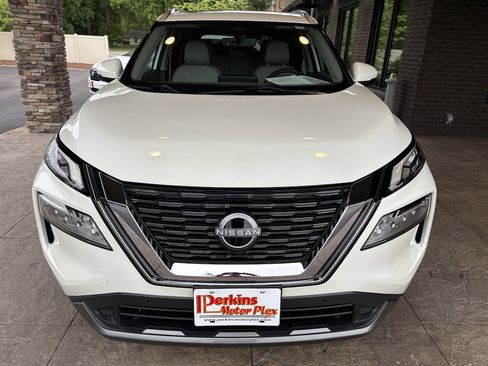 Used 2023 Nissan Rogue SL w/ SL Premium Package FWD image 3