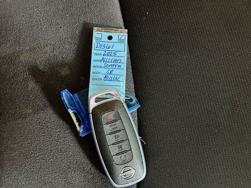 Used 2025 Nissan Sentra SR FWD image 37