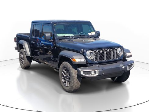 New 2026 Jeep Gladiator Sport image 2