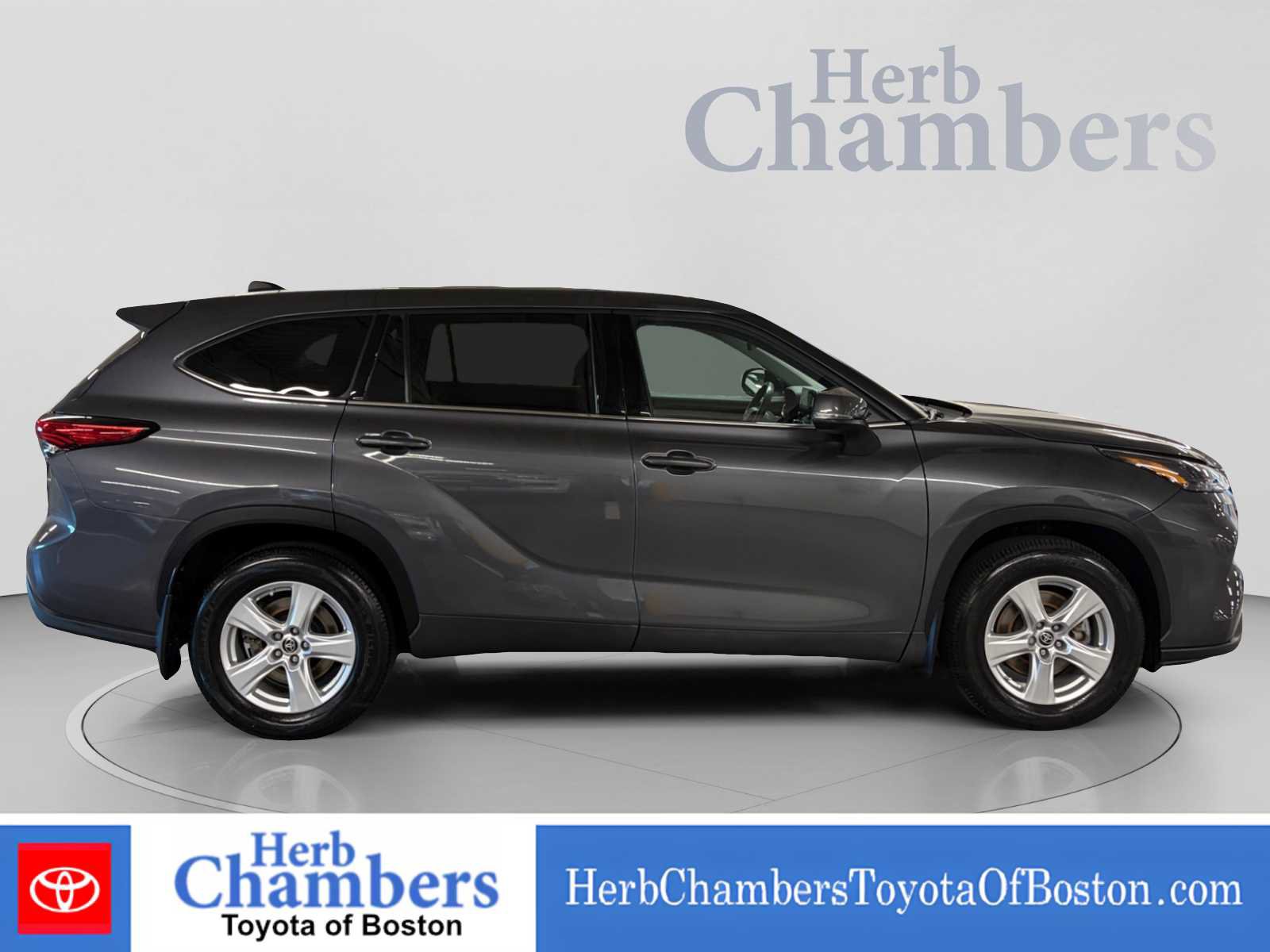 Used 2022 Toyota Highlander LE AWD/4WD image 9