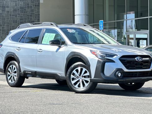 Certified 2025 Subaru Outback Premium image 2