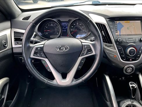 Used 2017 Hyundai Veloster Value Edition image 5