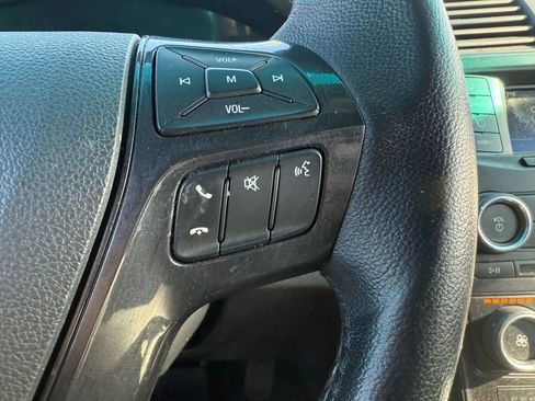 Used 2017 Ford Explorer XLT AWD/4WD image 16
