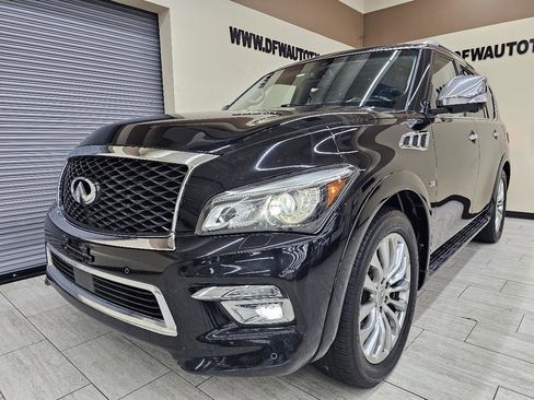 Used 2017 INFINITI QX80 4WD w/ Deluxe Technology Package image 2