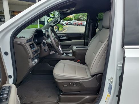 Used 2024 GMC Yukon XL SLT w/ SLT Luxury Package AWD/4WD image 17