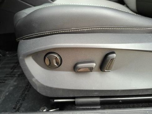 Used 2022 Volkswagen Taos SEL w/ Panoramic Sunroof Package image 16