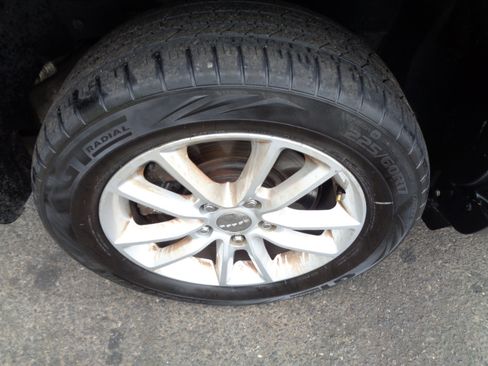 Used 2014 Dodge Journey SXT w/ Flexible Seating Group image 23