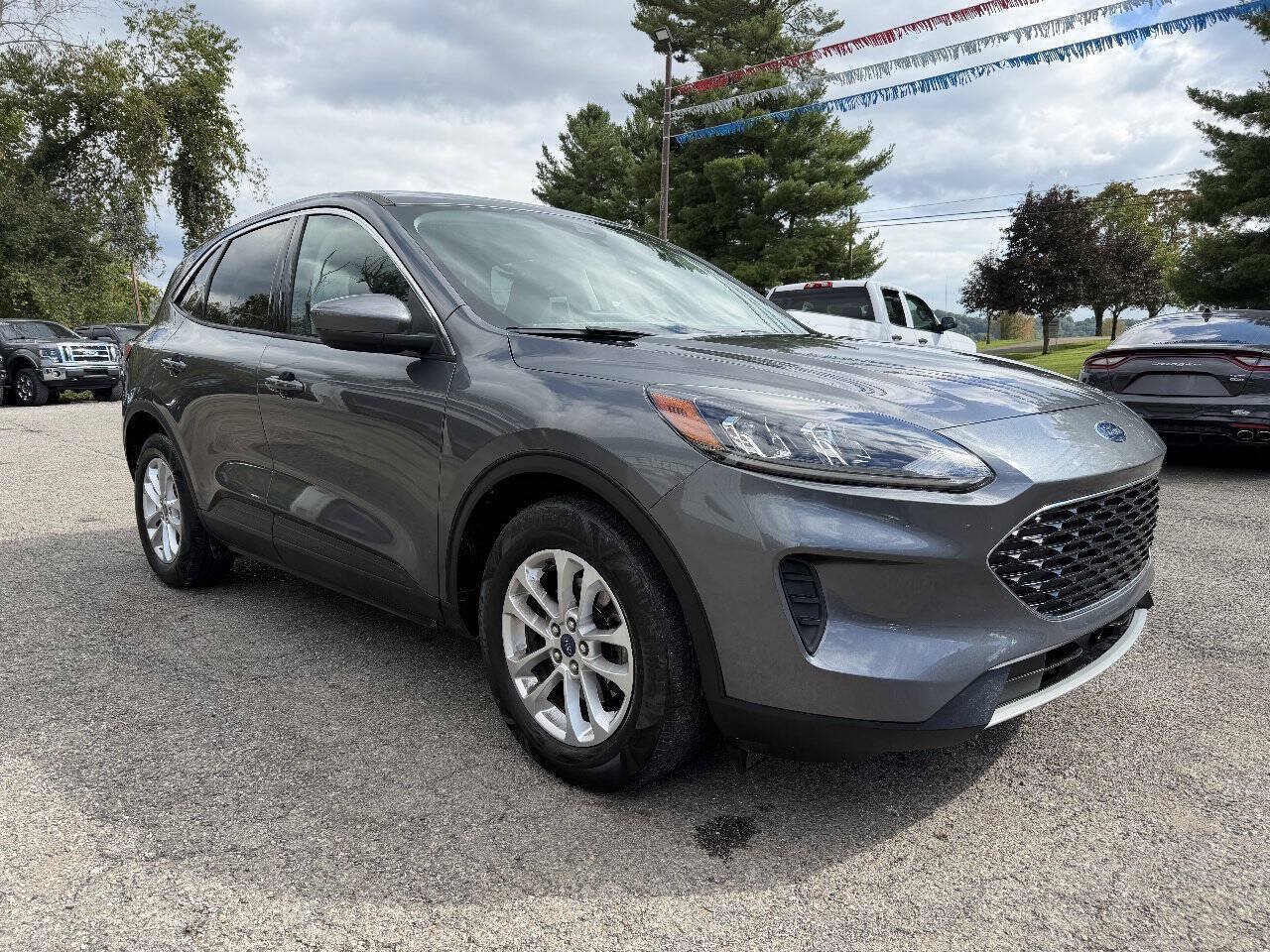 Used 2021 Ford Escape SE w/ Convenience Package FWD image 3