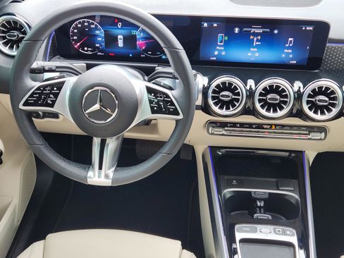 Used 2025 Mercedes-Benz GLB 250 image 26