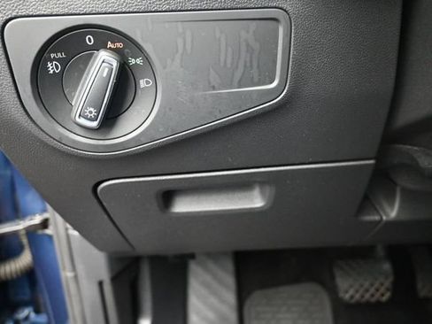 Used 2020 Volkswagen Tiguan SEL FWD image 16