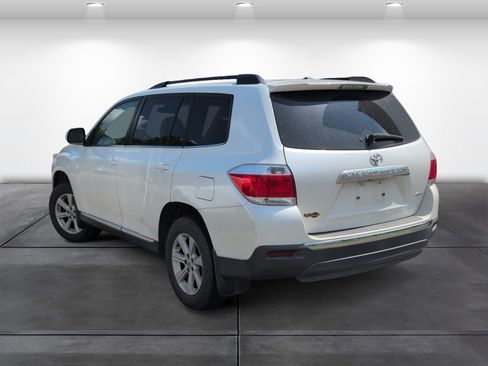Used 2012 Toyota Highlander 4WD w/ Tech Pkg image 3