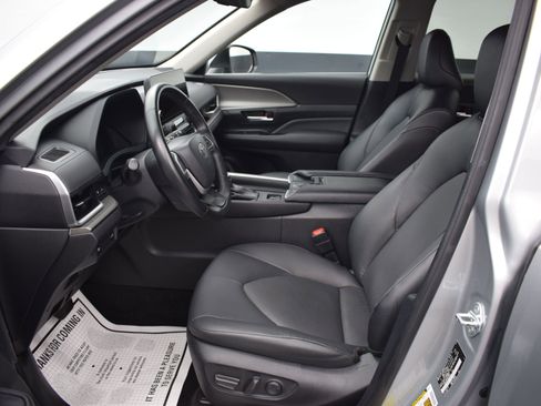 Used 2024 Toyota Grand Highlander XLE image 16