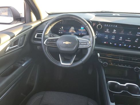 Used 2025 Chevrolet Traverse LT image 15