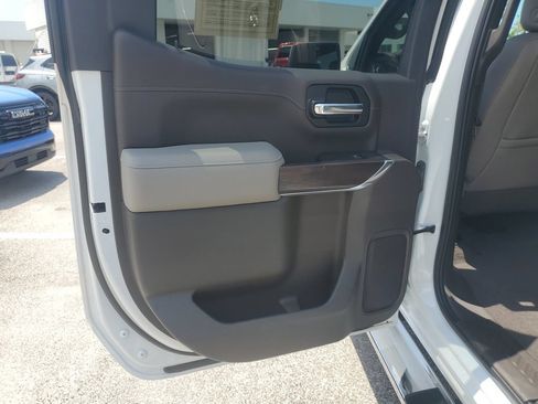 Used 2019 GMC Sierra 1500 SLT w/ SLT Premium Package AWD/4WD image 18