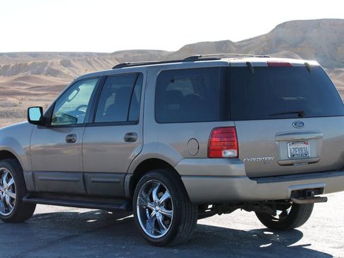 Used 2003 Ford Expedition XLT image 5