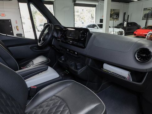 Used 2019 Mercedes-Benz Sprinter 2500 w/ Premium Package image 83