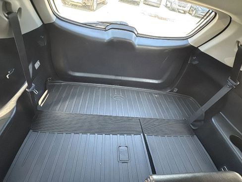 Used 2017 Toyota Highlander XLE image 12