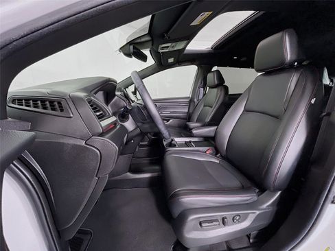 Used 2024 Honda Odyssey Sport image 13