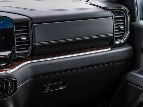 Used 2025 GMC Sierra 1500 Elevation AWD/4WD image 17