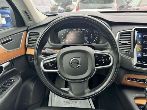 Used 2022 Volvo XC90 T6 Momentum w/ Climate Package image 10