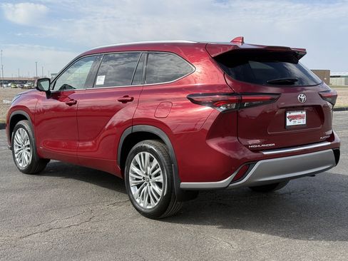 New 2026 Toyota Highlander Platinum image 6
