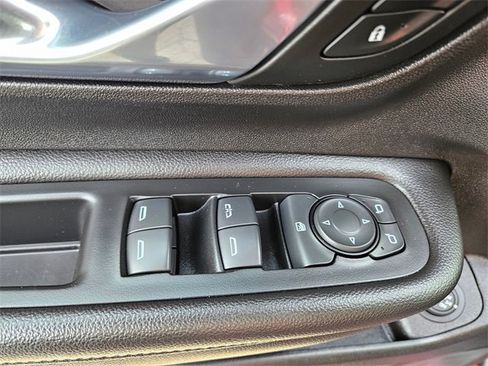 Used 2019 GMC Terrain Denali w/ Advanced Safety Package image 17